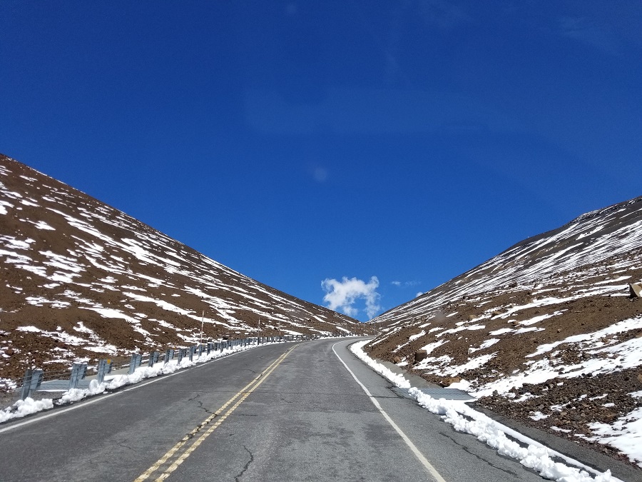 Mauna2The Mauna Kea Access road was open briefly on May 3 after and before a round of accumulating snow impacted the higher terrain of Hawaii.