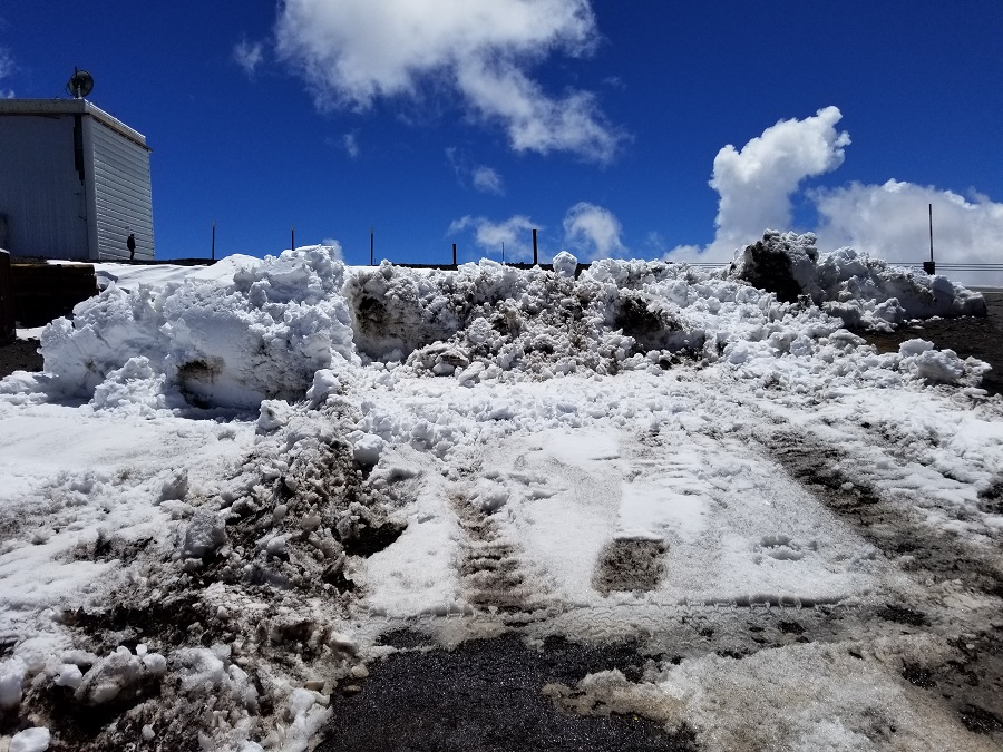 Mauna6Road crews were quick to plow the heavy snow that blanketed this region in Hawaii. Photograph: Weatherboy