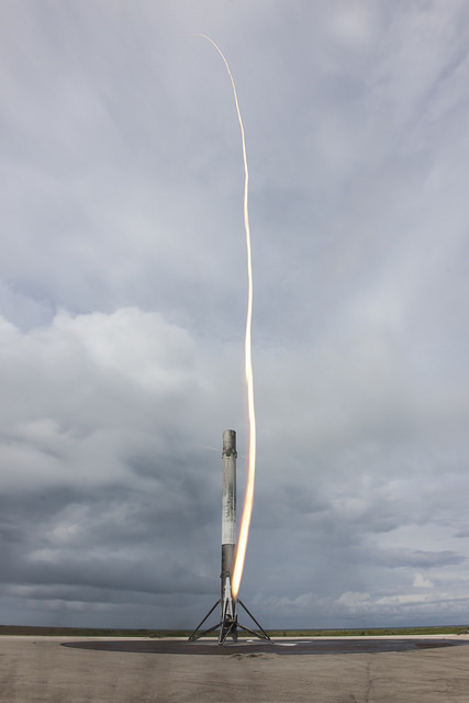 Falcon9 first stage rocket returns to Florida minutes after taking off from NASA Kennedy Space Center. Photo: SpaceX